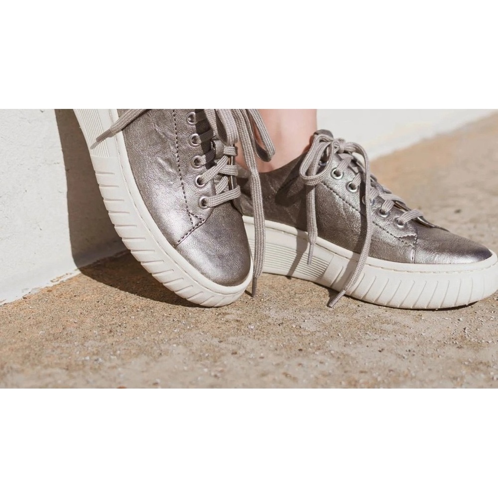 Beautiful Sofft “Pacey” sneaker in steel! Size 8.5!